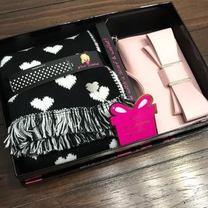 Betsey Johnson Wallet & Scarf Giftbox Set